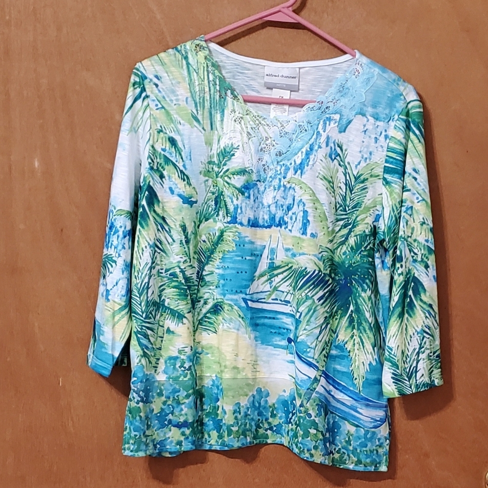 Alfred Dunner Size Med Petite Tropical Blouse w/ Mini Sequins